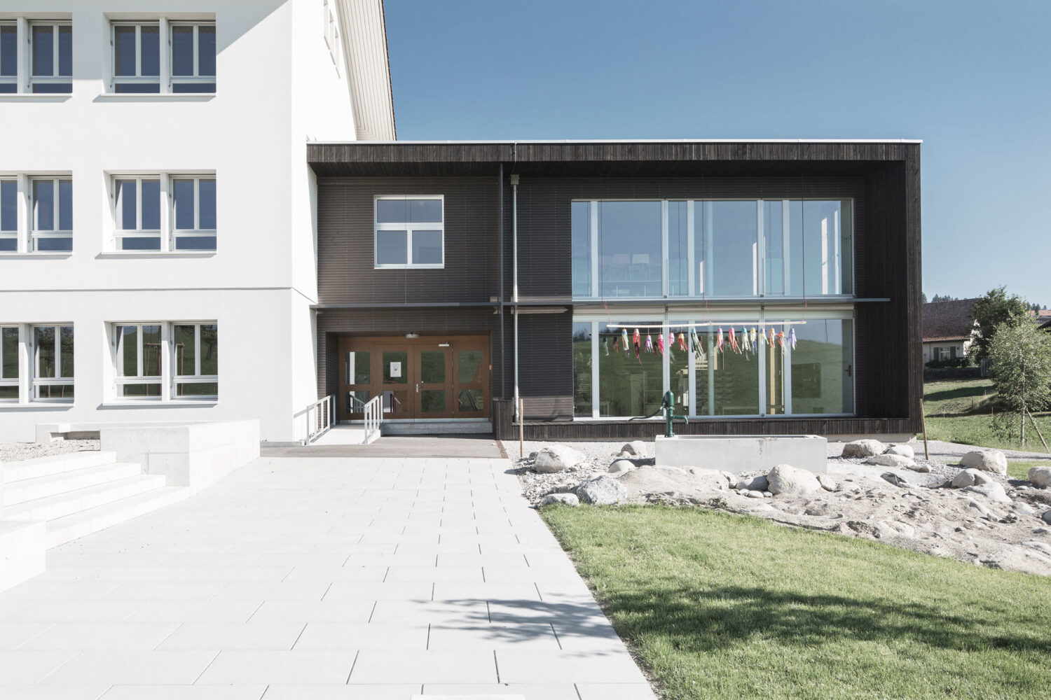 Schulhaus badhus V3 A3187 klein