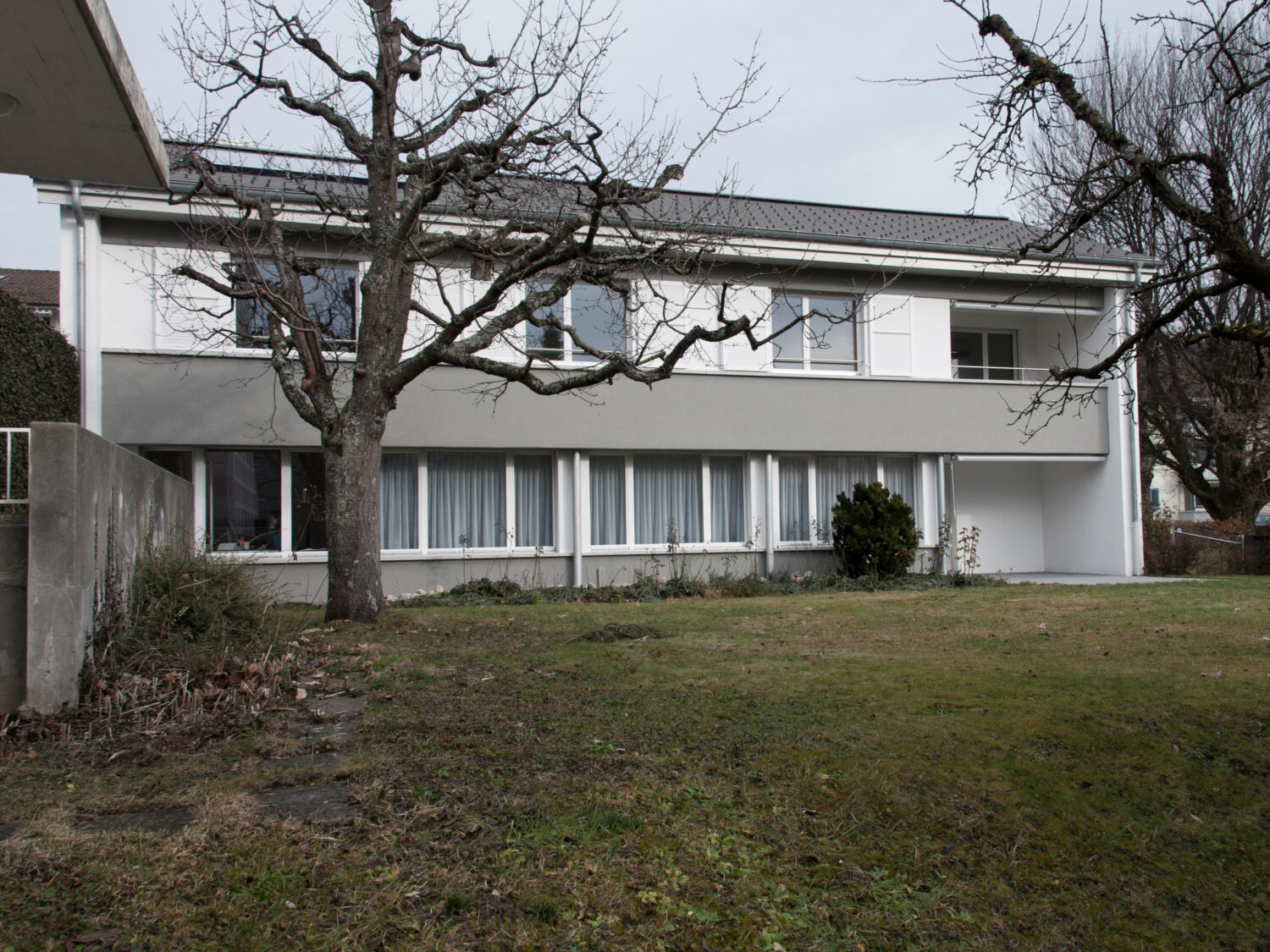 Pfarrhaus Aussenraum 01