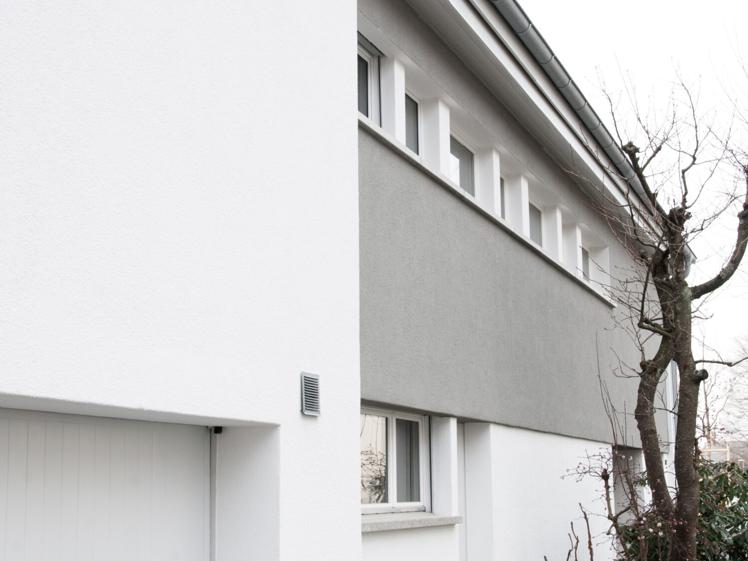 Pfarrhaus Aussenraum 02